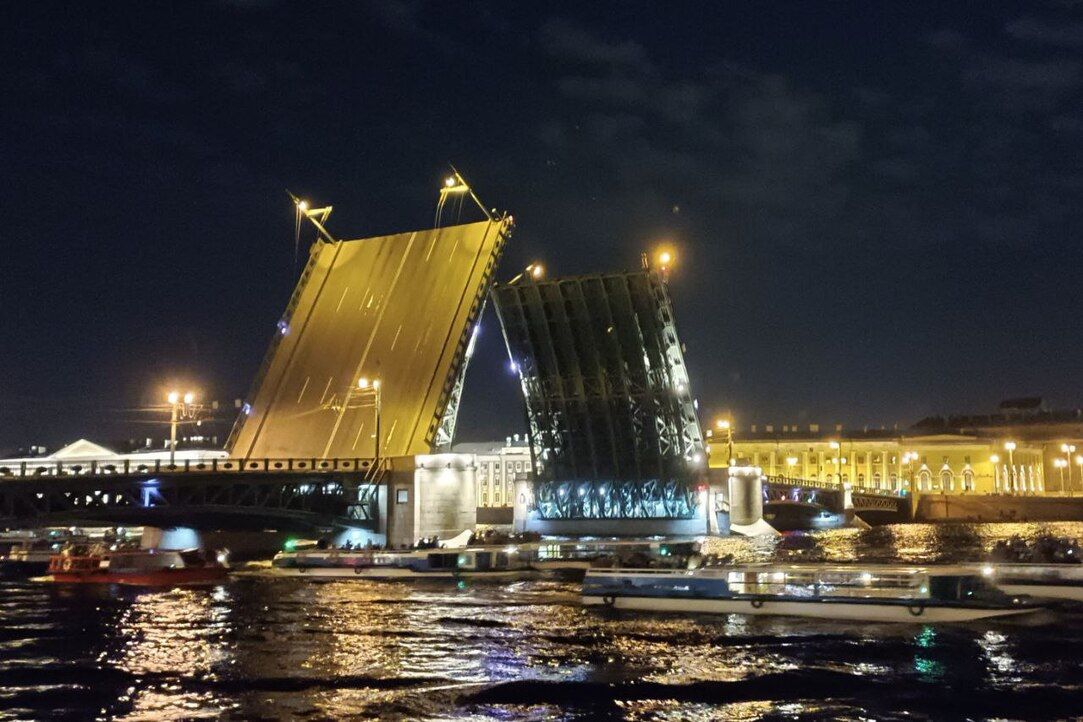 Opening bridges in Saint Petersburg